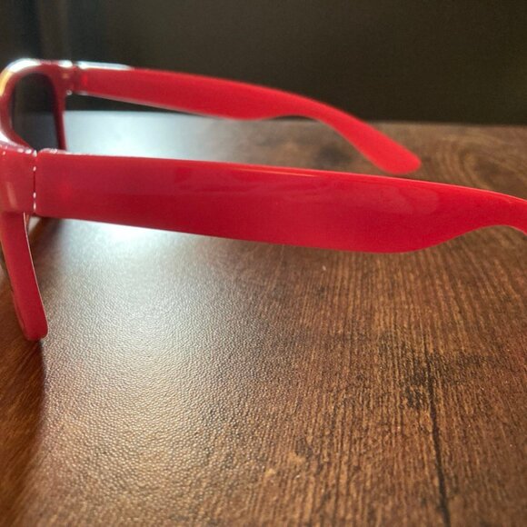 NWOT Unbranded Women's Pink Wayfarer Style Sunglasses - Picture 3 of 6